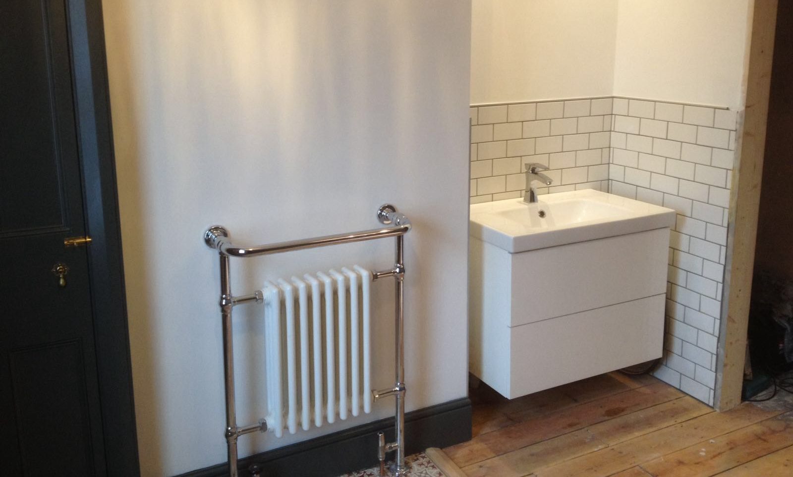 HD Property Maintenance Bathroom Sink & Radiator in Victorian House
